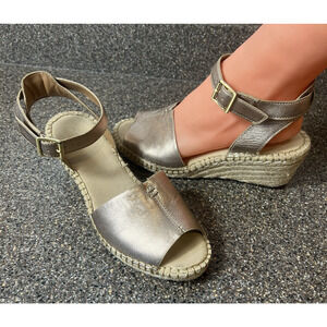 Clarks Sandals Womens Sz 7 W Gold Leather Ankle Strap Peep Toe Espadrille Casual
